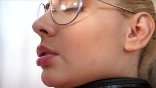 Ko te orotika, teen topanga o Sussy-i te Aroha