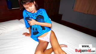 Тощая брюнетка любительница аурупа-азия бара скачет россиялелђр љстђн европа члене