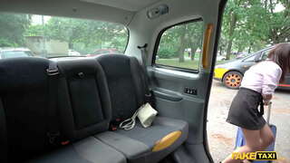 جعلی ٹیکسی مینا مورینو آخر میں ایک ٹیکسی