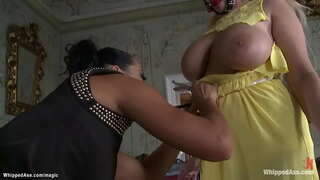 Brunette хурд хонум Sandra Ромен порет бузурги tits баланд блондинке ҷумҳурии чех рабыне лесбиянке Энджел Vicky, ва он гоҳ трахает вай дар анал дар веревочном бондаже страпоном дар члене