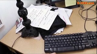 Чувак шокшо кид перен бизнес-леди-влак манын, тудо оксат лиеш