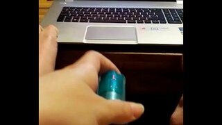 Sledování porna sám doma s mým dildo...