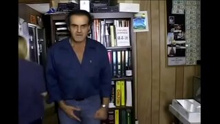 I mħallsa għall-servizz fi kwalunkwe mod ieħor...