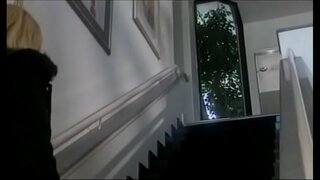 Բավականին տաք եւ սեքսուալ շիկահեր լաքած իր արևելյան ստիպել է чувака ընդունող ցնցուղ, շաղափ նրա